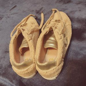 Guess LA "Teddy Bear" shoes Faux Fur Sz 7